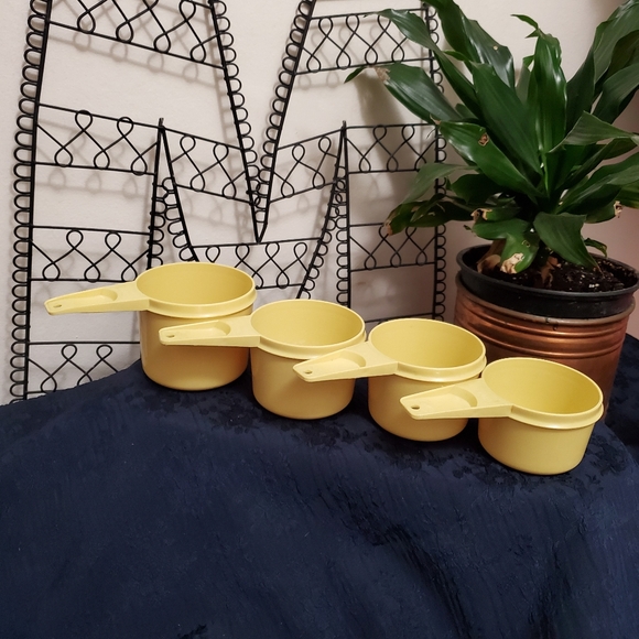 Tupperware Other - Vintage Yellow Tupperware measuring cups